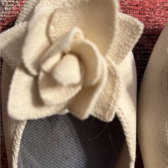 Rothy's Ivory Flats the Petal 8.5 flower - Picture 3 of 4